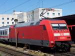 Nahaufnahme der BR 101 025-5 mit dem IC 2298 in Ulm am 10.05.08.