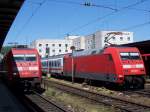 BR 101 025-5 mit dem IC 2298 rechts und BR 101 098-2 mit dem IC 2297 links in Ulm am 10.05.08.