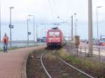 BR 101 122-0 mit dem IC 430 in Norddeich Mole am 23.06.07.